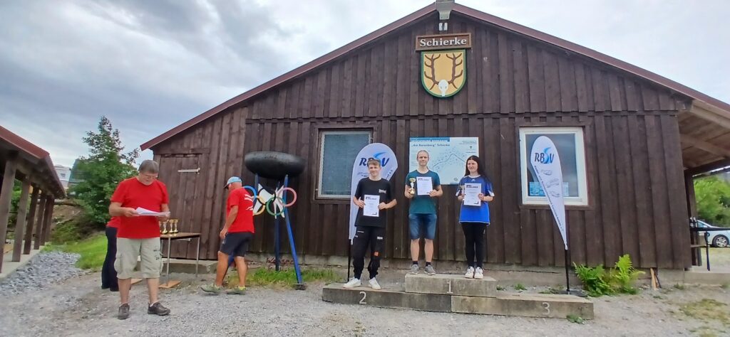 Junioren v.l.n.r.: Cedric Möller, Jonathan Volk (beide Blankenburg) und Angelina Flachsbarth (Thüringen)
