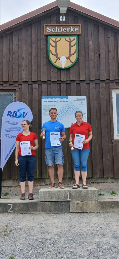 Senioren D - v.l.n.r.: Mariann Kestel, Niklas Pietsch, Stefanie Bielenski (Foto AV)