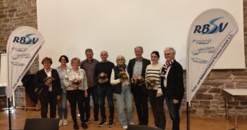 Das neue Präsidium des RBSV S-An. v.l. Dr. Karin Hüfner (Vizepräsidentin Rodel), Birgit Rother (Rodelverantw.), Dagmar Fuckert (Schatzmeisterin) Jens Eggert (Vizepräsident Bob), Thomas Schneider (Verantwortlicher für die Leistungszentren), Anett Vouilleme (Schriftführerin), Dr. Ronald Brachmann (Präsident), Leni Zieprich (Jugendwart) und Ehrengast Silke Renk -Lange (Foto: RBSV SV)